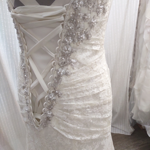 David's Bridal size 4 Wedding Dress With Corset - Picture 2 of 14